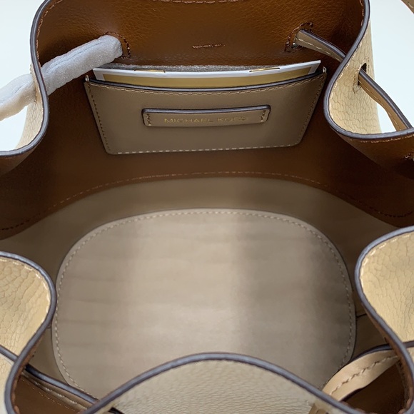 MICHAEL KORS REED MEDIUM BELTED BACKED MESSENGER CROSSBODY CAMEL COLOR - Picture 9 of 12